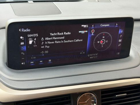 Used 2022 Lexus RX 350L Premium w/ Premium Package AWD/4WD image 30