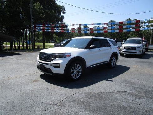 Used 2020 Ford Explorer XLT w/ Equipment Group 202A RWD image 3