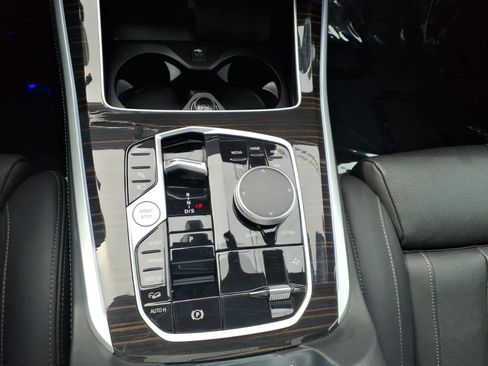 Used 2025 BMW X5 xDrive50e image 9