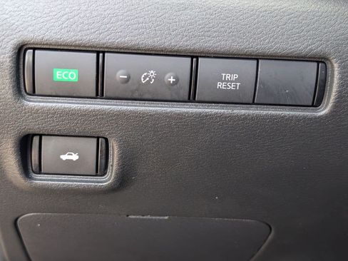 Used 2024 Nissan Sentra SV FWD image 23
