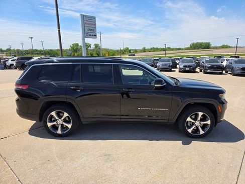 Used 2023 Jeep Grand Cherokee L Limited w/ Trailer Tow Group (B) AWD/4WD image 10