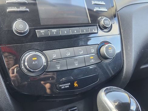 Used 2018 Nissan Rogue Sport S image 28