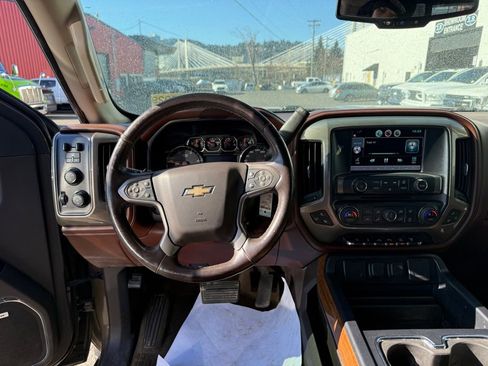 Used 2015 Chevrolet Silverado 2500 High Country image 9