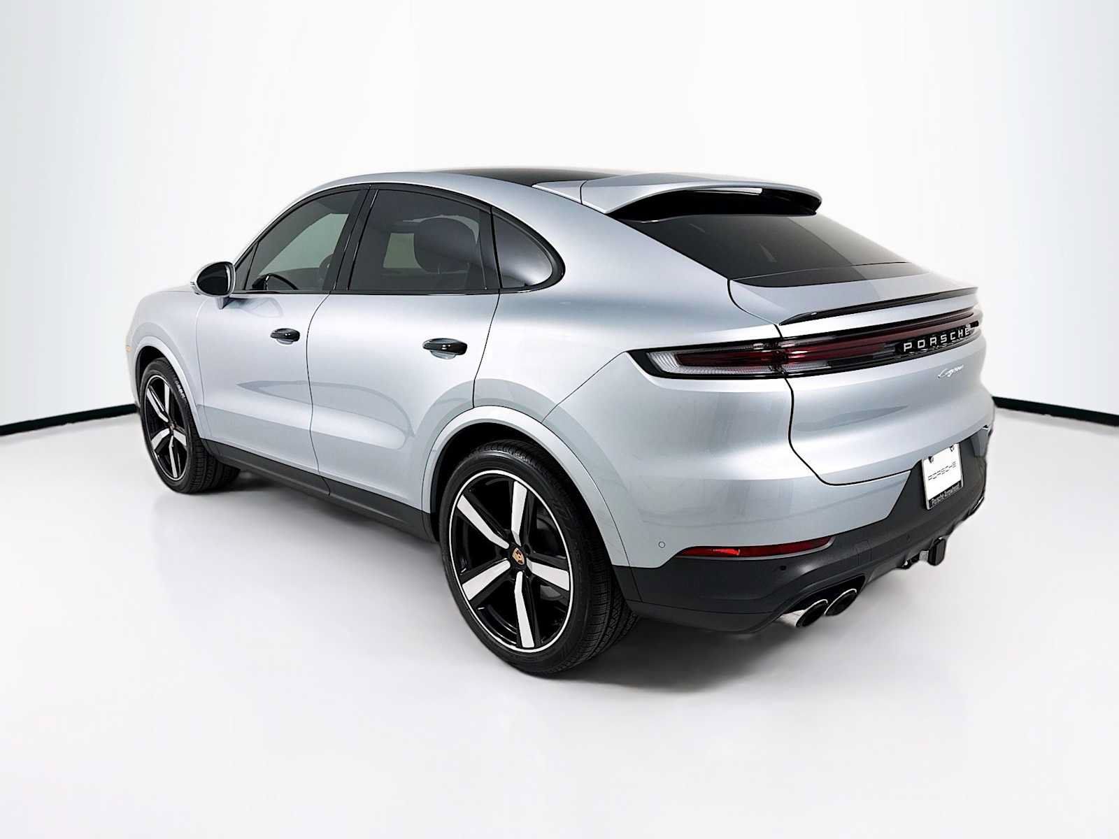 Certified 2026 Porsche Cayenne Coupe AWD/4WD image 3