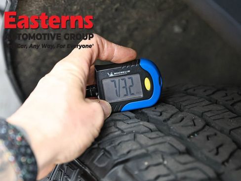 Used 2025 Chevrolet Suburban Z71 image 32