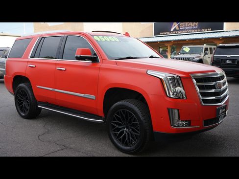Used 2020 Cadillac Escalade Luxury RWD image 1