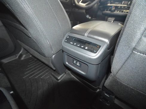Used 2025 Nissan Pathfinder SV w/ SV Premium Package AWD/4WD image 18