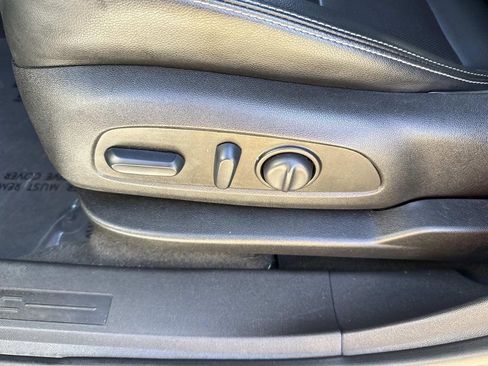 Used 2023 GMC Terrain SLT image 28