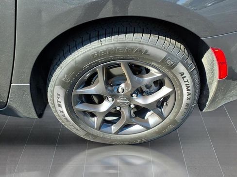 Used 2020 Chrysler Pacifica Touring-L Plus w/ S Appearance Package image 20