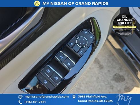 Used 2025 Nissan Murano SV AWD/4WD image 12