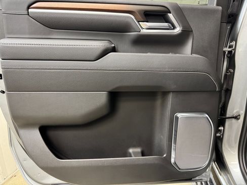 Used 2025 GMC Sierra 3500 Denali w/ Denali Reserve Package image 16