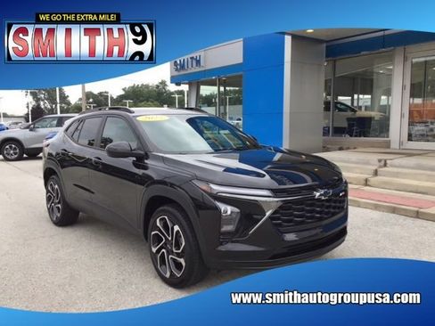 Certified 2025 Chevrolet Trax RS w/ Driver Confidence Package FWD image 1