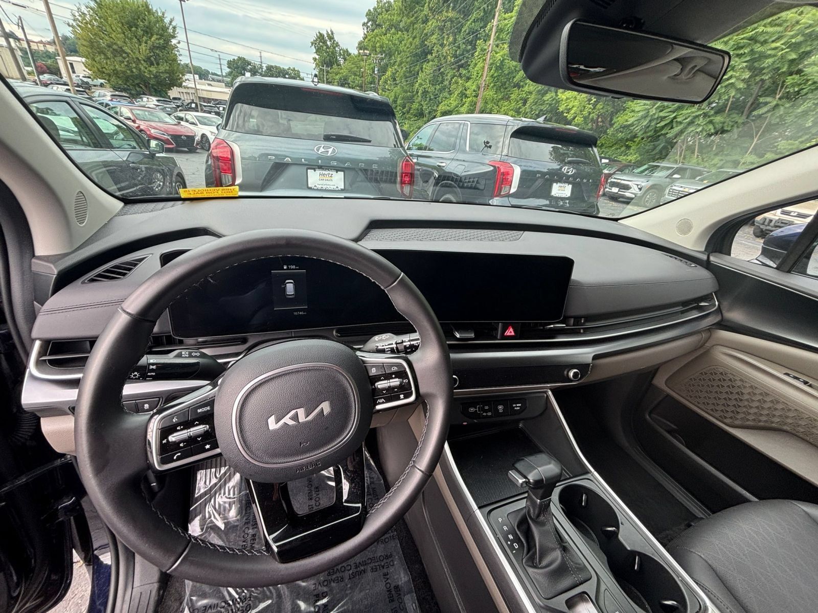 Used 2026 Kia Carnival FWD image 32