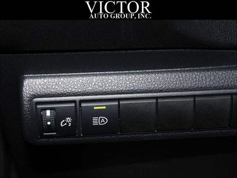 Used 2021 Toyota Corolla LE image 17