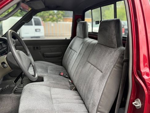 Used 1993 Toyota Pickup Deluxe AWD/4WD image 8
