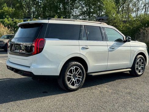 Used 2025 Ford Expedition Active AWD/4WD image 3