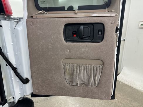 Used 2011 Chevrolet Express 1500 image 29