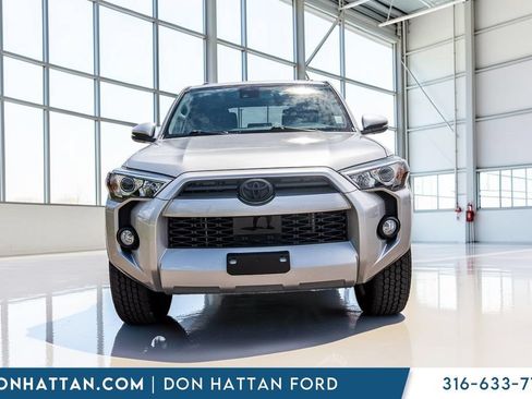 Used 2020 Toyota 4Runner SR5 Premium w/ Moonroof Package AWD/4WD image 29