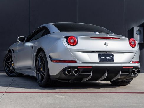 Used 2015 Ferrari California T RWD image 7