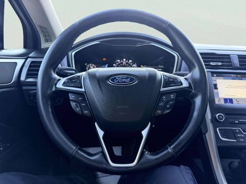 Used 2017 Ford Fusion SE w/ Equipment Group 201A FWD image 27