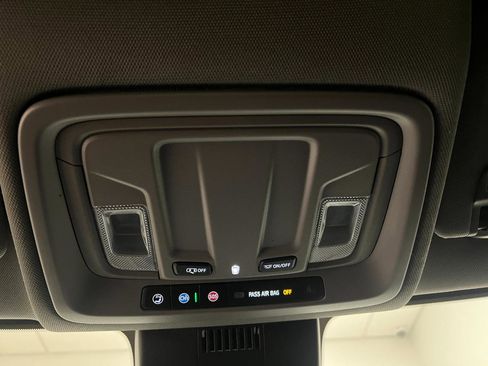 Used 2025 Chevrolet Silverado 2500 LT w/ Convenience Package image 44