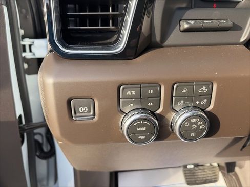 New 2026 GMC Sierra 2500 Denali w/ Denali Reserve Package image 19