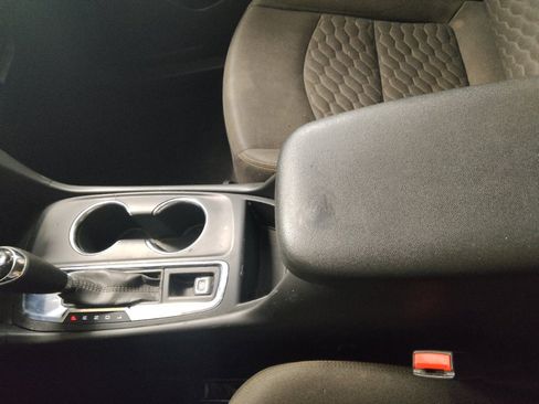 Used 2021 Chevrolet Equinox LT FWD image 26