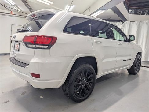 Used 2019 Jeep Grand Cherokee Altitude image 3