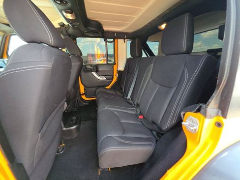 Used 2013 Jeep Wrangler Unlimited Rubicon w/ Connectivity Group AWD/4WD image 12
