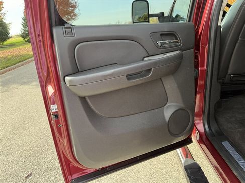 Used 2013 Chevrolet Silverado 2500 LTZ w/ LTZ Plus Package image 32