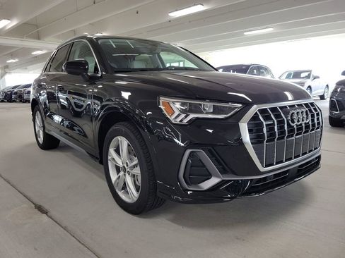 Used 2024 Audi Q3 2.0T Premium w/ Convenience Package AWD/4WD image 2