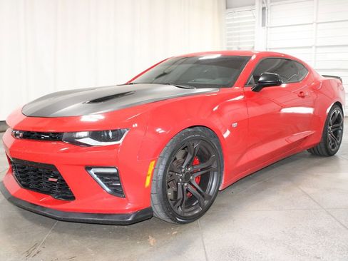 Used 2018 Chevrolet Camaro SS RWD image 4