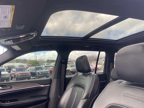 Used 2022 Jeep Grand Cherokee Overland w/ MOPAR Finishing Package image 22