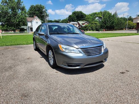 Used 2012 Chrysler 200 Touring FWD image 1
