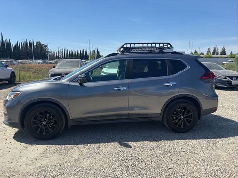Used 2018 Nissan Rogue SV image 6