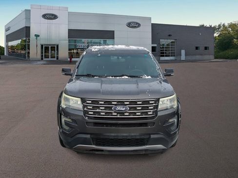 Used 2016 Ford Explorer XLT w/ Equipment Group 202A image 3