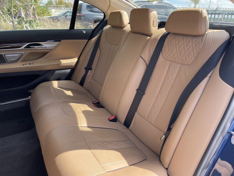 Used 2022 BMW 750i xDrive AWD/4WD image 12