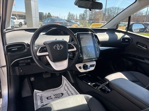 Used 2018 Toyota Prius Prime Premium image 30
