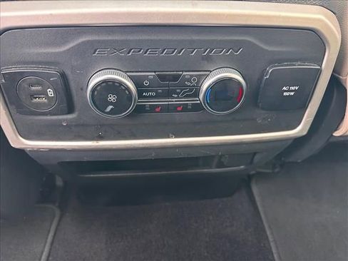 Used 2023 Ford Expedition Limited image 15