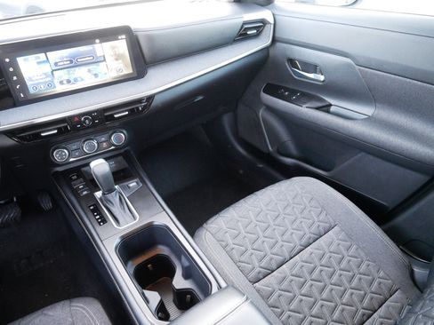 Certified 2025 Nissan Kicks SV w/ Illumination Package image 11