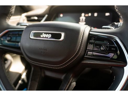 Used 2023 Jeep Grand Cherokee Overland RWD image 32