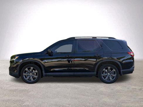 Used 2025 Honda Pilot Sport image 6