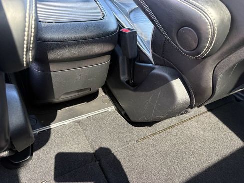 Used 2025 Chrysler Pacifica Limited FWD image 21