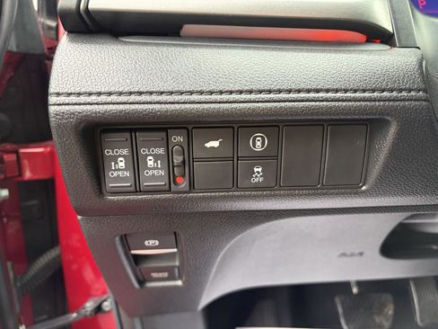 Used 2023 Honda Odyssey Sport image 10