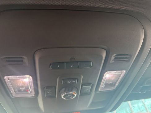 Used 2024 GMC Yukon SLT w/ SLT Luxury Package RWD image 24