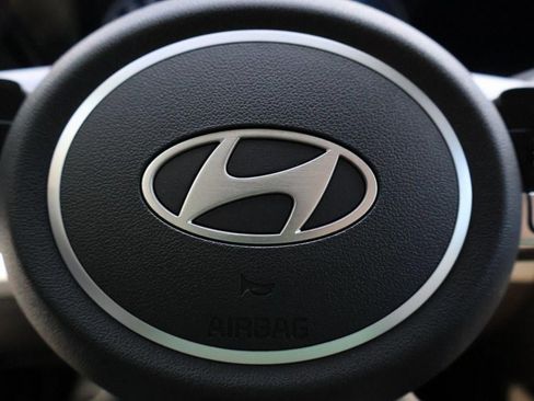 New 2025 Hyundai Elantra Limited image 28