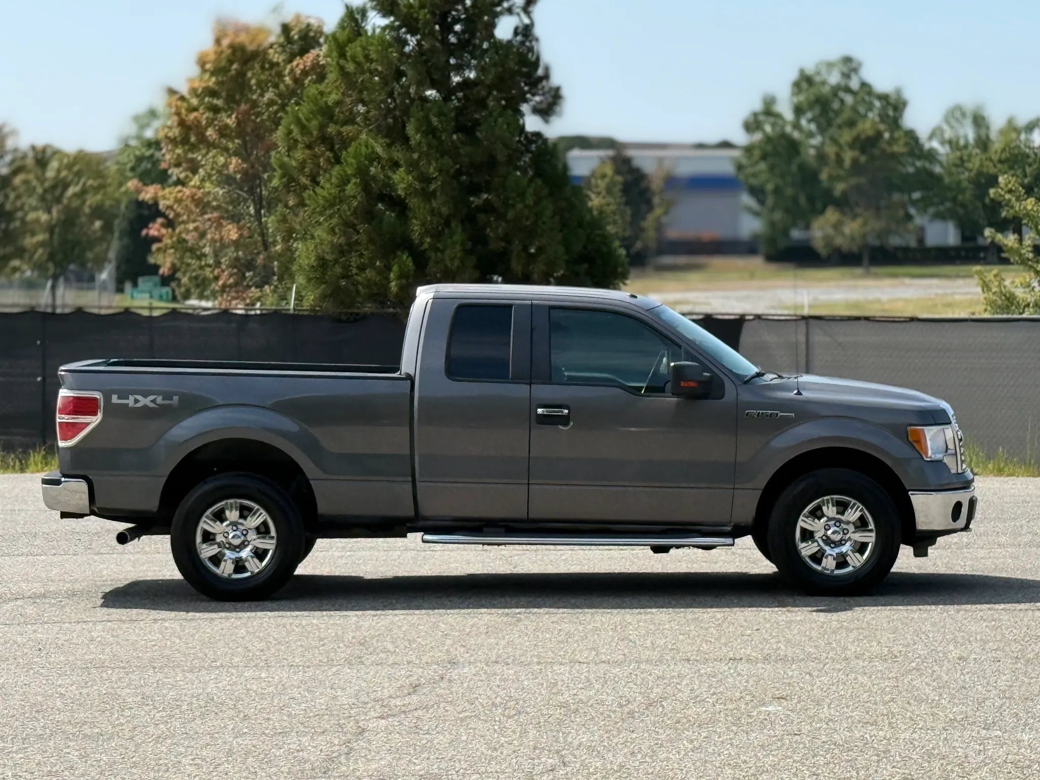 Used 2011 Ford F150 XLT w/ XLT Chrome Pkg AWD/4WD image 7