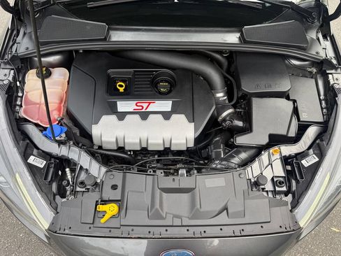 Used 2017 Ford Focus ST w/ Equipment Group 402A FWD image 39