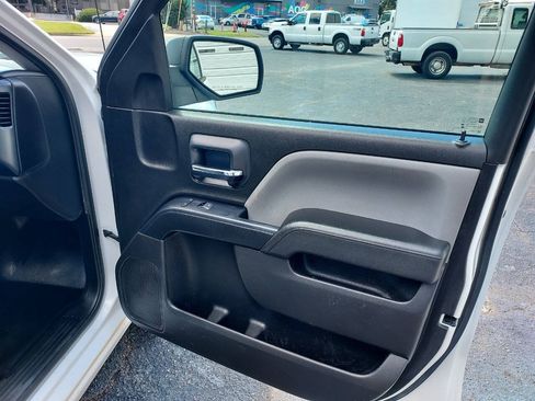 Used 2018 Chevrolet Silverado 1500 W/T AWD/4WD image 19