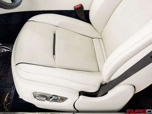 Used 2016 Rolls-Royce Dawn image 40